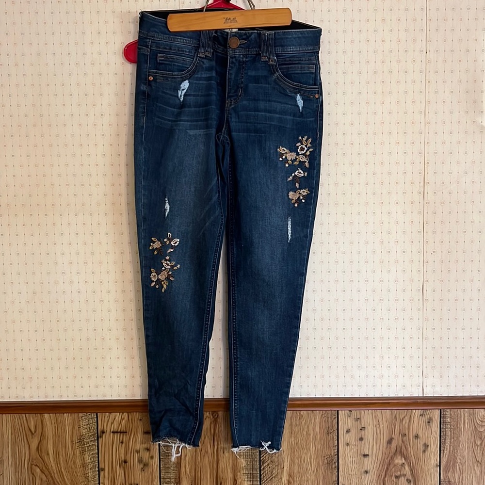 Democracy AB Technology woman’s Jean.